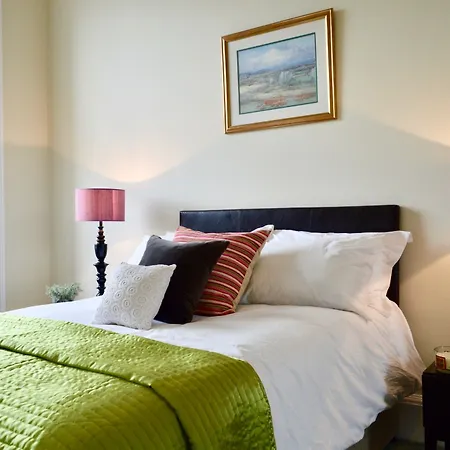 West End 2 Bedroom Georgian Apartment *