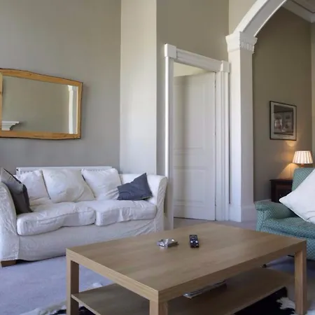 Grand New Town 2 Bedroom In Edinburgh