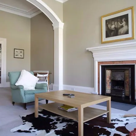 Grand New Town 2 Bedroom In Edinburgh