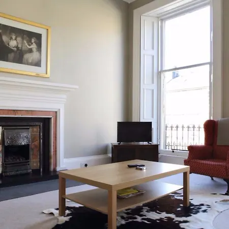 Grand New Town 2 Bedroom In Edinburgh