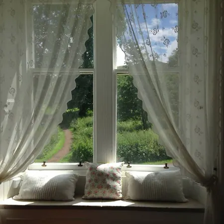 2 Bedroom Flat In Holyrood Park Sleeps 5 Apartment