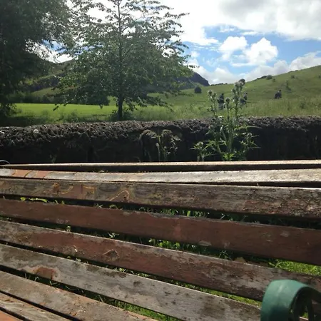 2 Bedroom Flat In Holyrood Park Sleeps 5