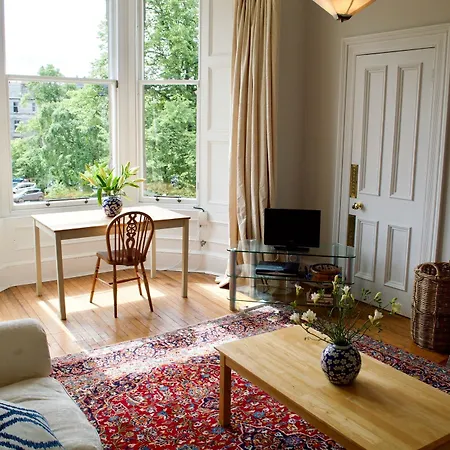 Апартаменты 3 Bedroom Flat In Edinburgh's New Town Sleeps 6 *