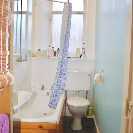 1 Bedroom Flat Off Leith Walk