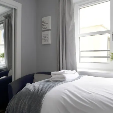 2 Bedroom Flat With Garage Parking アパート *