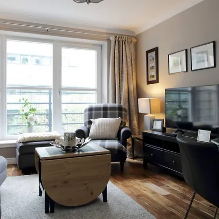 2 Bedroom Flat With Garage Parking アパート *