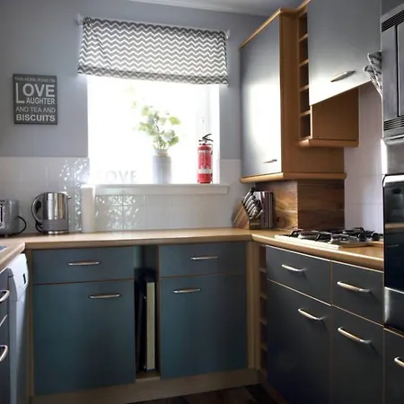 2 Bedroom Flat With Garage Parking