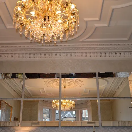 Edinburgh37 4* Edinburgh