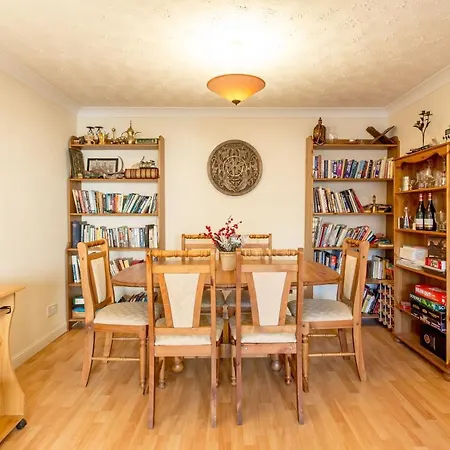 Central & Stylish 3 Bedroom, 2 Bath, Free Parking