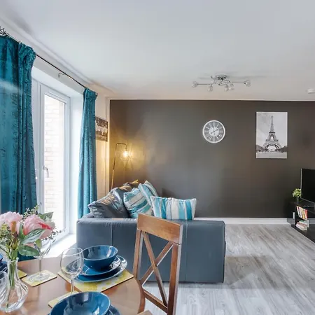 Modern 2 Bed In City. Free Parking. Edinburgh