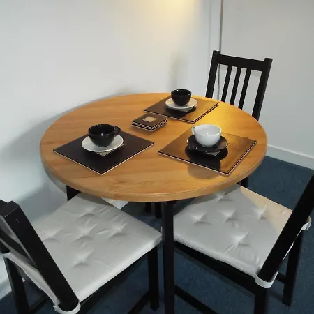 Ideal Location With Free On-site Private Parking Edynburg