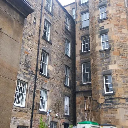 Apartment Bortwicks Close On The Royal Mile *