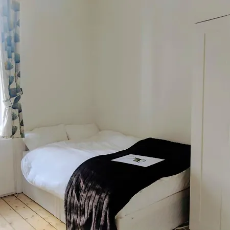 Stylish Stockbridge, Victorian Traditional Bright & Spacious Flat, *