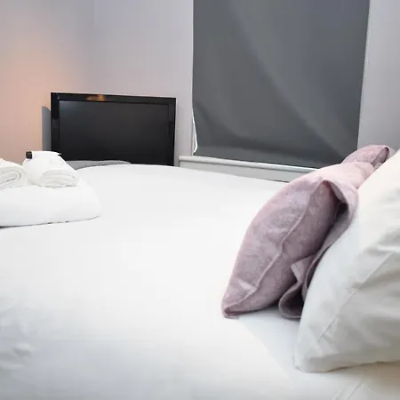 2br Ground Floor Flat 30 Min To City +parking * אדינבורו