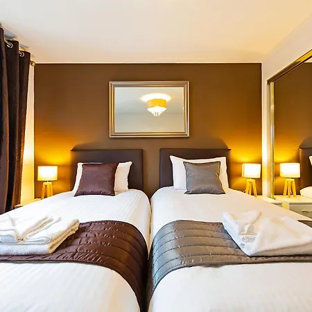 Haymarket - Modern, Specious, Cental Location 3 Bedr Apartment *