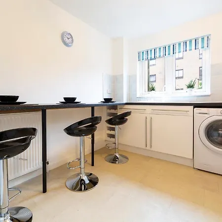 Haymarket - Modern, Specious, Cental Location 3 Bedr Apartment Edinburgh