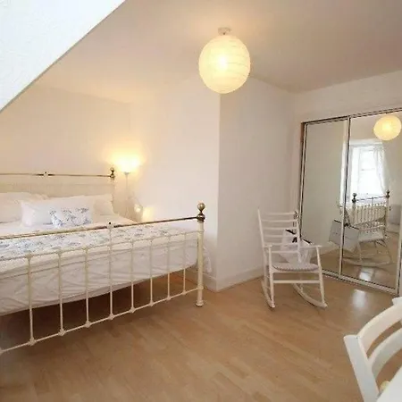Historic Royal Mile Penthouse With Lift