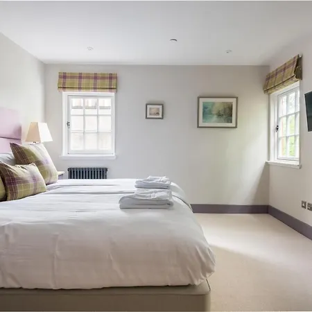 Amazing Penthouse, Stunning Views, Castle 2 Mins * Edinburgh