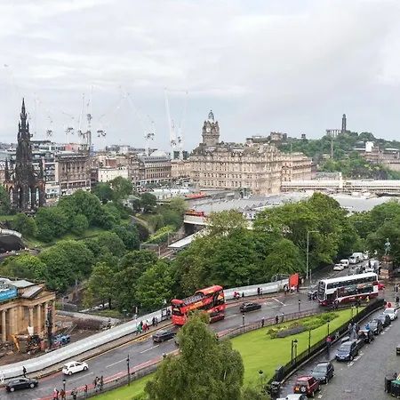 Amazing Penthouse, Stunning Views, Castle 2 Mins Edinburgh