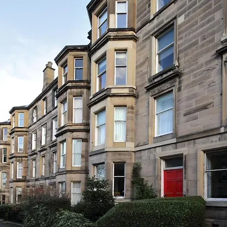 2 Bedroom Period Walking Distance City Centre