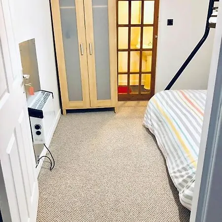 Auberge de jeunesse O *