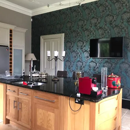 Bed & Breakfast Claremont House 5*