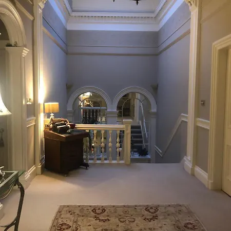 Bed & Breakfast Claremont House