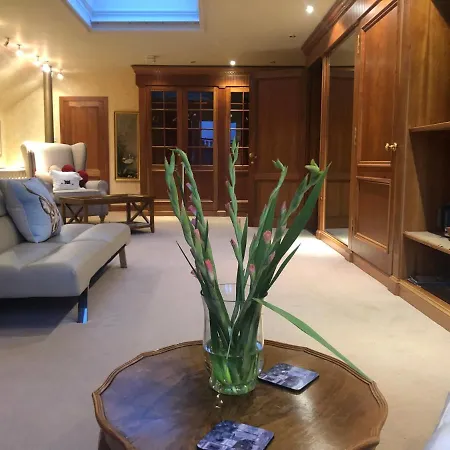 Bed & Breakfast Claremont House 5*