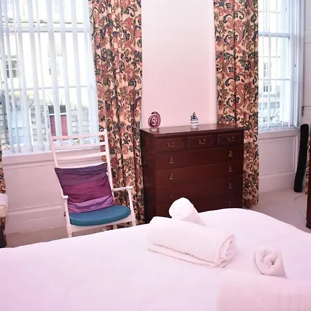 Homely New Town Flat 10 Mins Walk To Princes St. * Edinburgh