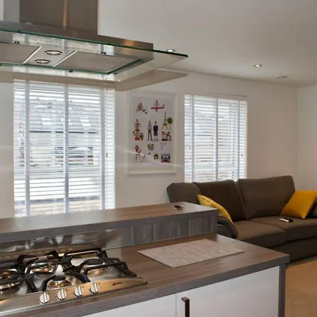 Modern Flat Close To City Centre *