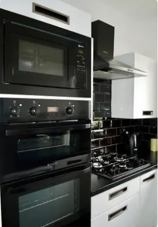 Apartment Lovely With Parking - Sleeps 6 *