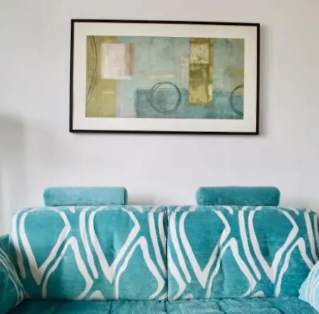Lovely With Parking - Sleeps 6 Apartment *