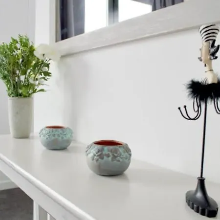 Lovely With Parking - Sleeps 6