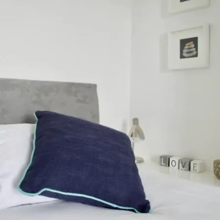 Apartment Lovely With Parking - Sleeps 6