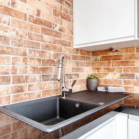 Bright 3 Bed Flat With Pool & Parking Edinburgh