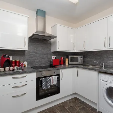 Best Value - 2 Bedroom Apartment, Upto 5 Guests With Ukawi Serviced Edinburgh, Free Car Park & Free Wifi شقة إدنبرة