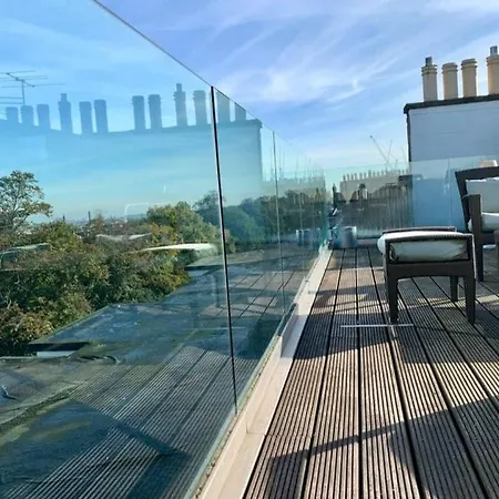 Incredible Penthouse With Roof Terrace إدنبرة