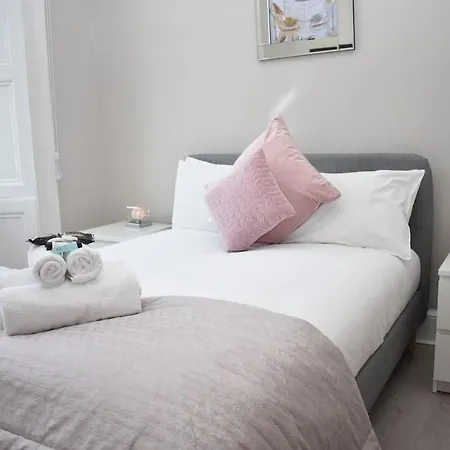 Beautiful & Spacious 3br In The Heart Of Old Town Apartment