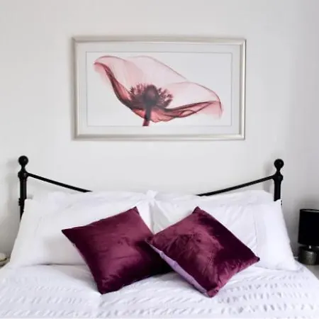 Apartment Lovely With Parking - Sleeps 6 Edinburgh