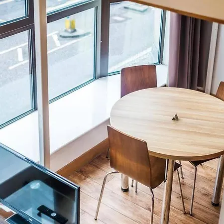 Km * エディンバラ