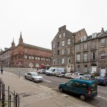 Queen Street Two Apartment *