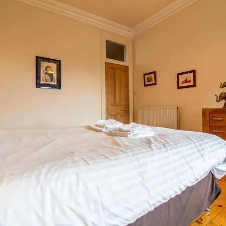 Beautiful And Bright Georgian Style Morningside - Pass The Keys