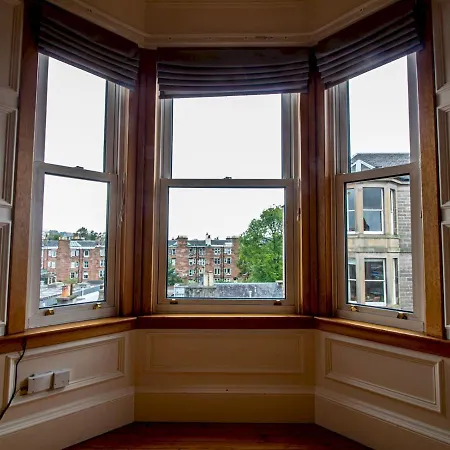 Beautiful And Bright Georgian Style Morningside - Pass The Keys