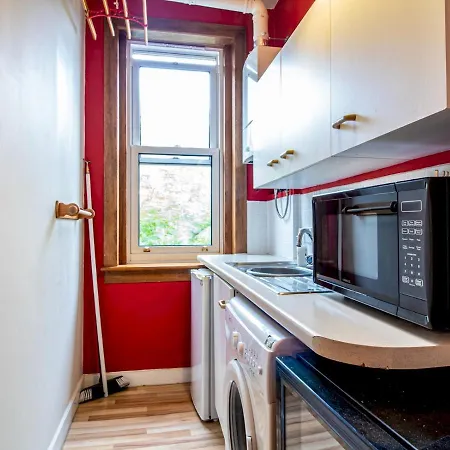 아파트 Beautiful And Bright Georgian Style Morningside - Pass The Keys *