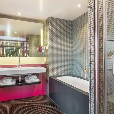 Radisson Collection Hotel, Royal Mile 5*