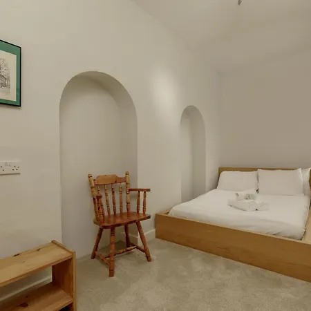 Altido Classic Main Door Entry 2-bedroom New Town With Garden