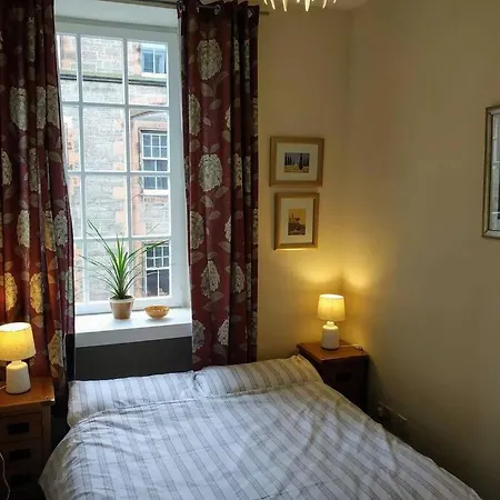 Bright, Cosy In The Old Town Appartement