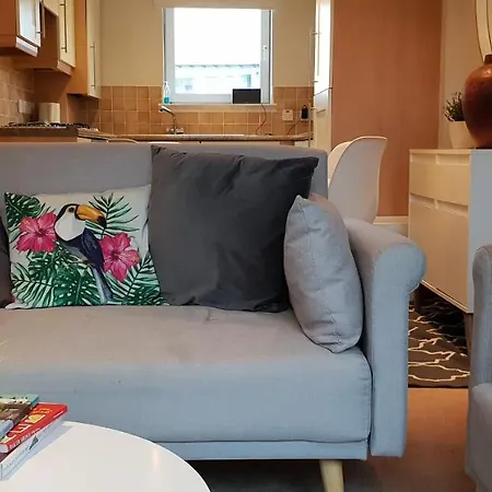 公寓 East Cromwell - Quiet, Modern 2 Bed 2 Bath With Free Parking And Lift In Leith *