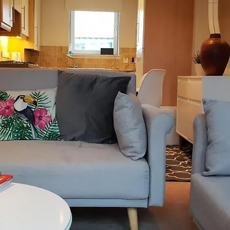 East Cromwell - Quiet, Modern 2 Bed 2 Bath With Free Parking And Lift In Leith