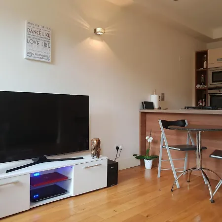 Διαμέρισμα Prime Location - City Centre Flat With Private Parking